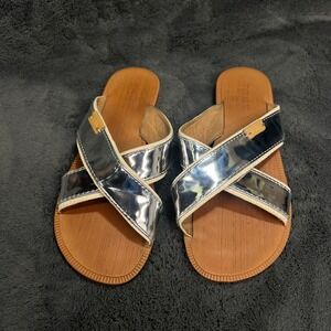 TOMS Youth Metallic Silver Cross Strap Slide Sandals Size 2 10011513